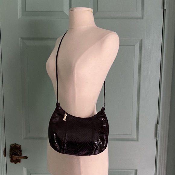 VINTAGE 80s black/brown snake skin shoulder/crossbody bag with hand charm zipper - Picture 2 of 9